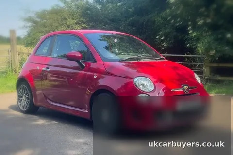 Red Fiat 500 sold to us by its owner Red Fiat 500 sold to us by its owner
